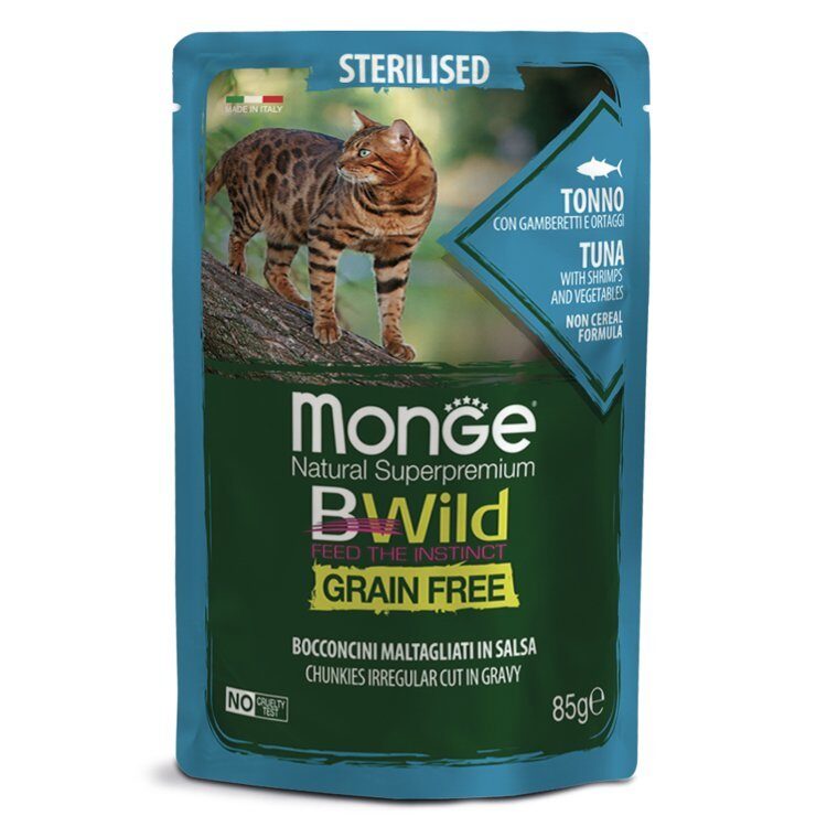 Monge Cat BWild Grain Free Влажный корм для стерилизованных кошек из тунца с креветками и овощами, кусочки в соусе Пауч 85 гр